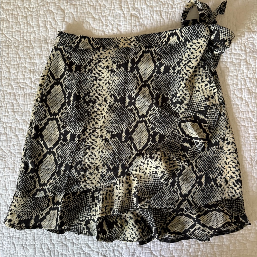 Nasty Gal Snakeskin Print Wrap Skirt Size US 6